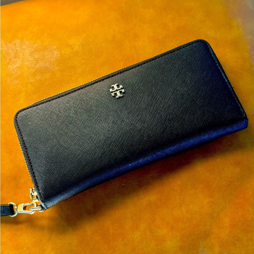 TORY BURCH Leather Saffiano Wallet